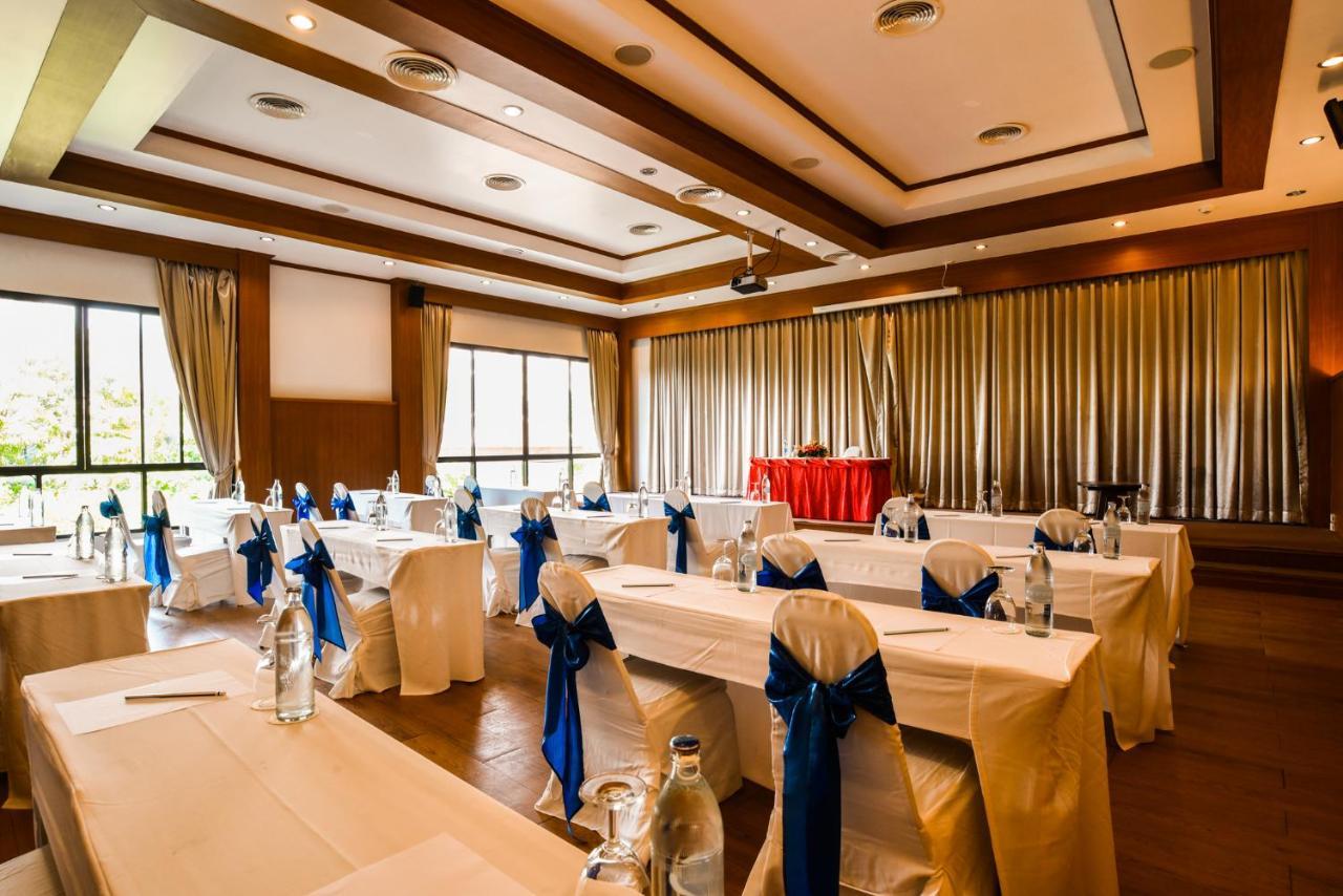 Ramada by Wyndham Aonang Krabi Hotel Bagian luar foto